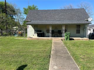 407 E Pine Street, West, TX 76691