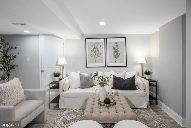 1621 E 32ND ST, Baltimore, MD 21218