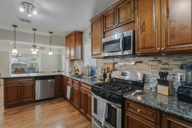 1116 W Park St, Stockton, CA 95203