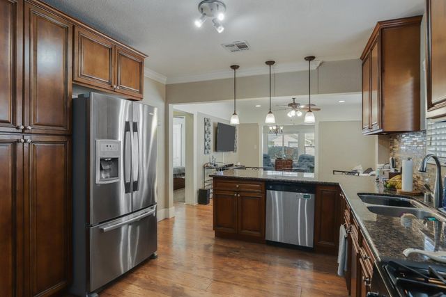 1116 W Park St, Stockton, CA 95203