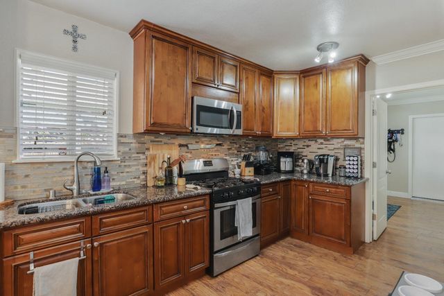 1116 W Park St, Stockton, CA 95203