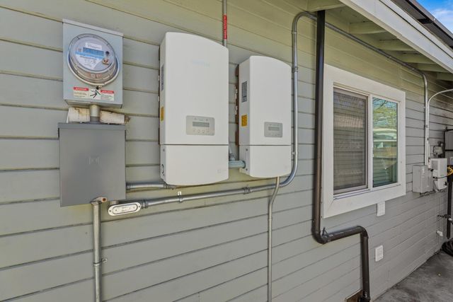 1116 W Park St, Stockton, CA 95203