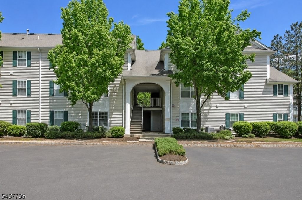 18 ASHINGTON CLUB RD 18, Far Hills Boro, NJ 07931