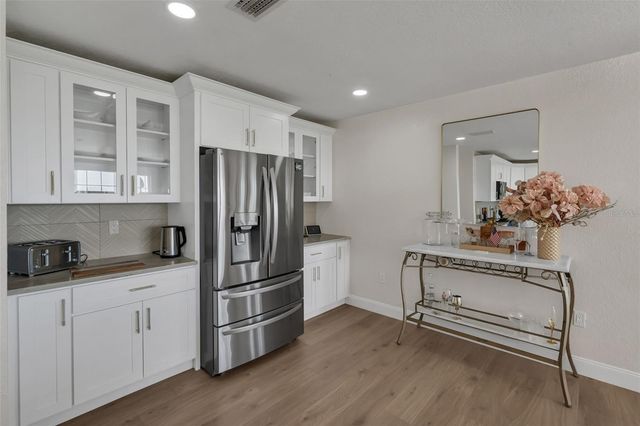 606 N SHORE DRIVE, Leesburg, FL 34748