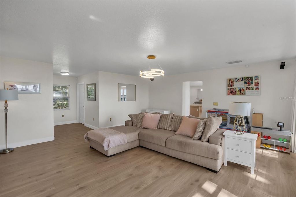 Image 15 of property listing at 606 N SHORE DRIVE, Leesburg, FL 34748