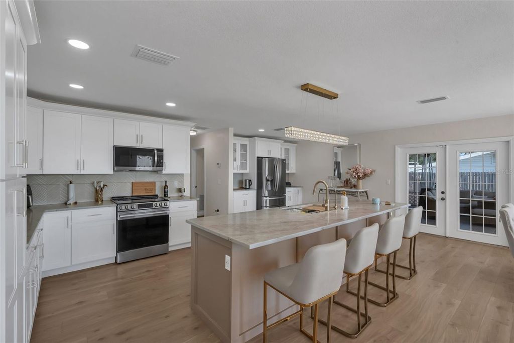 Image 16 of property listing at 606 N SHORE DRIVE, Leesburg, FL 34748