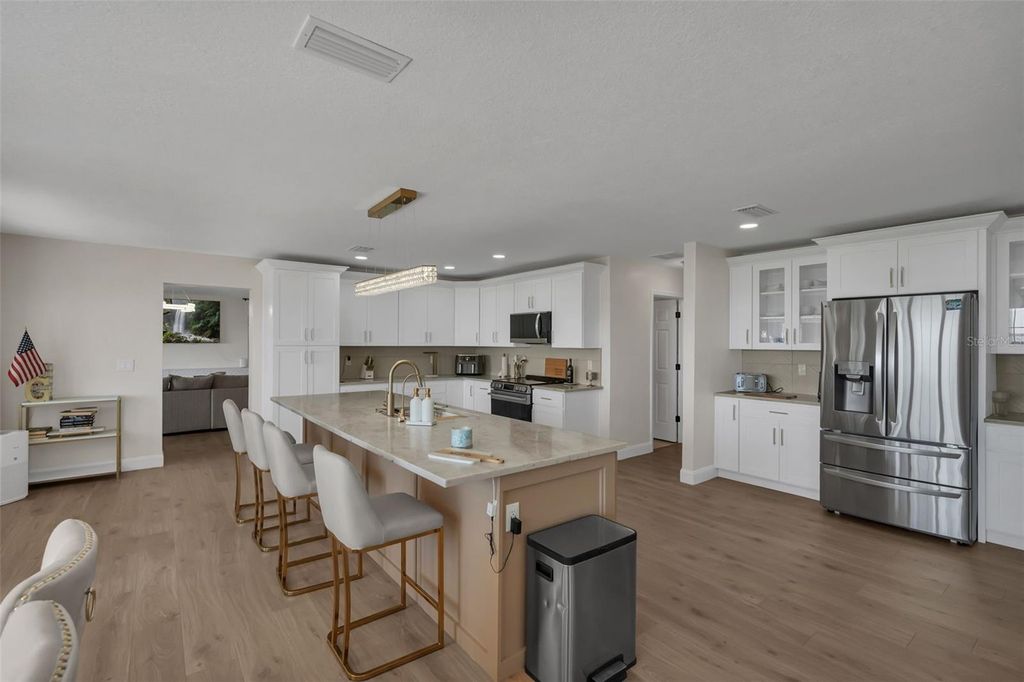 Image 20 of property listing at 606 N SHORE DRIVE, Leesburg, FL 34748