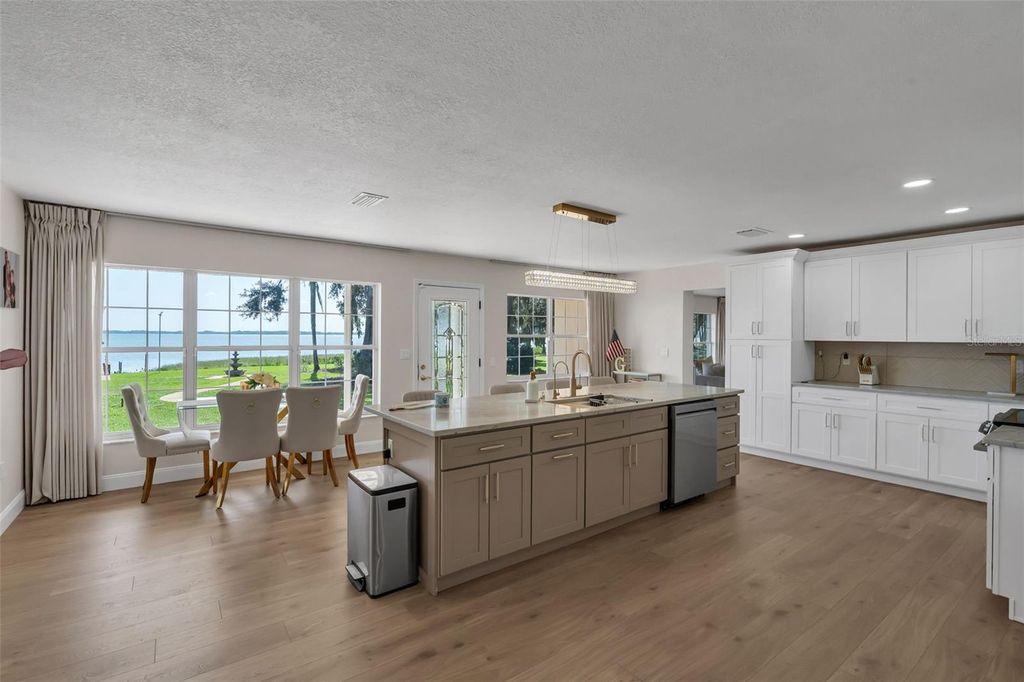 Image 22 of property listing at 606 N SHORE DRIVE, Leesburg, FL 34748