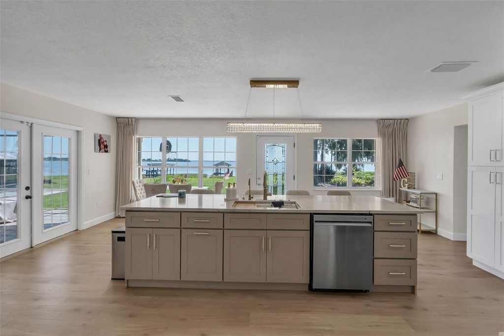 Image 23 of property listing at 606 N SHORE DRIVE, Leesburg, FL 34748