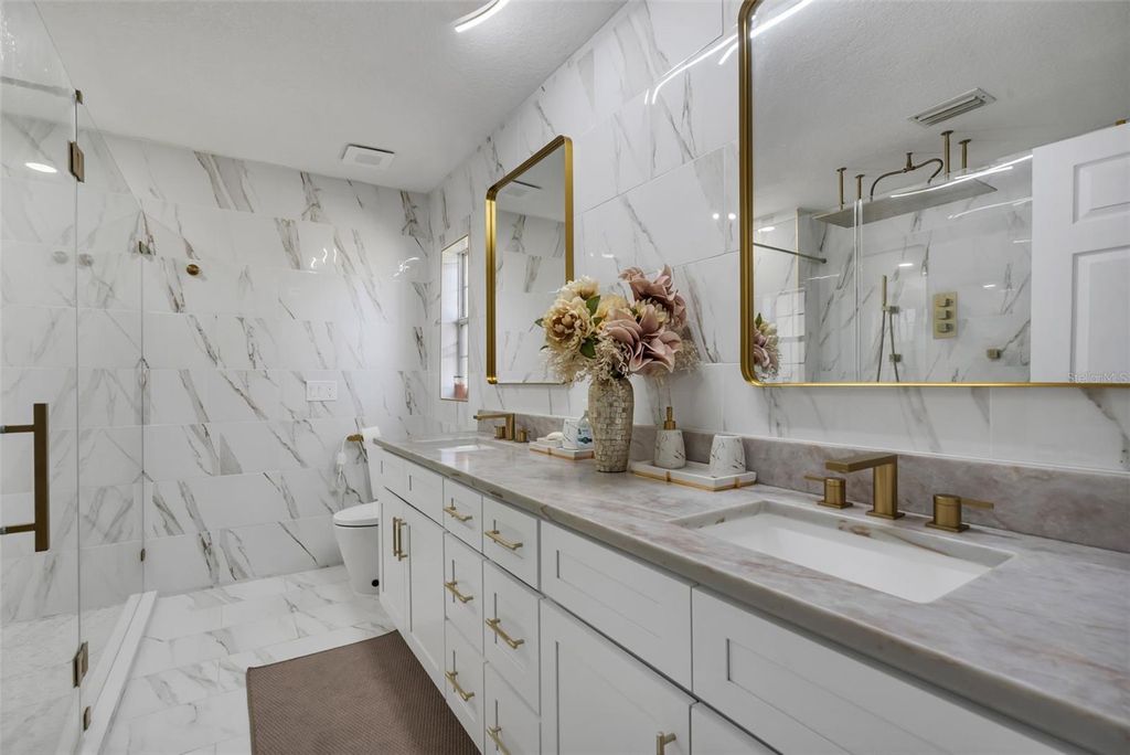Image 28 of property listing at 606 N SHORE DRIVE, Leesburg, FL 34748