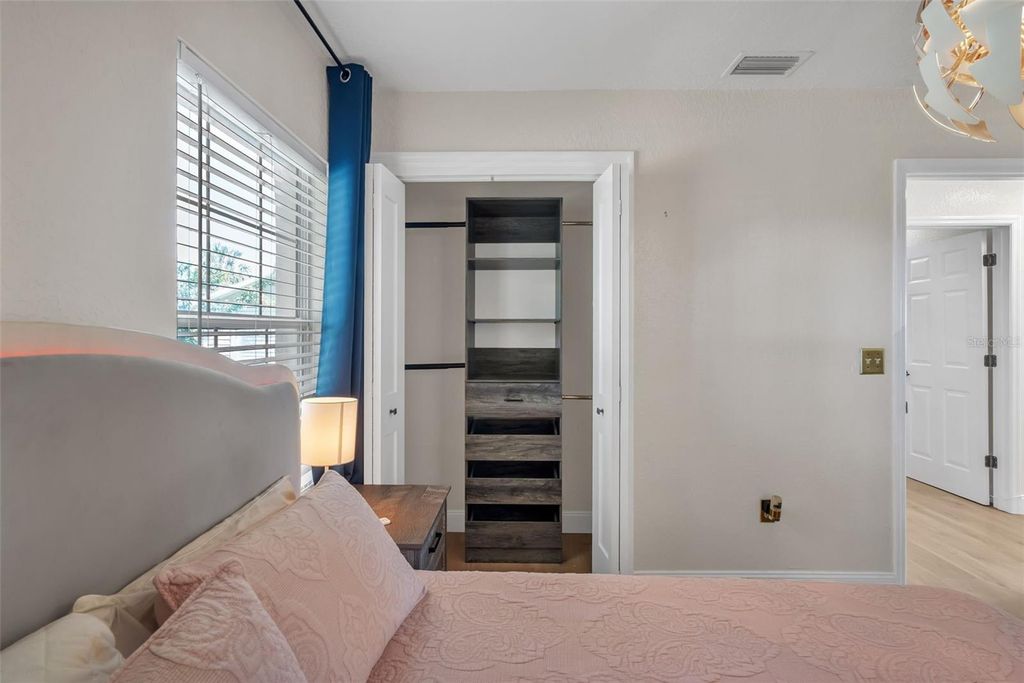 Image 35 of property listing at 606 N SHORE DRIVE, Leesburg, FL 34748