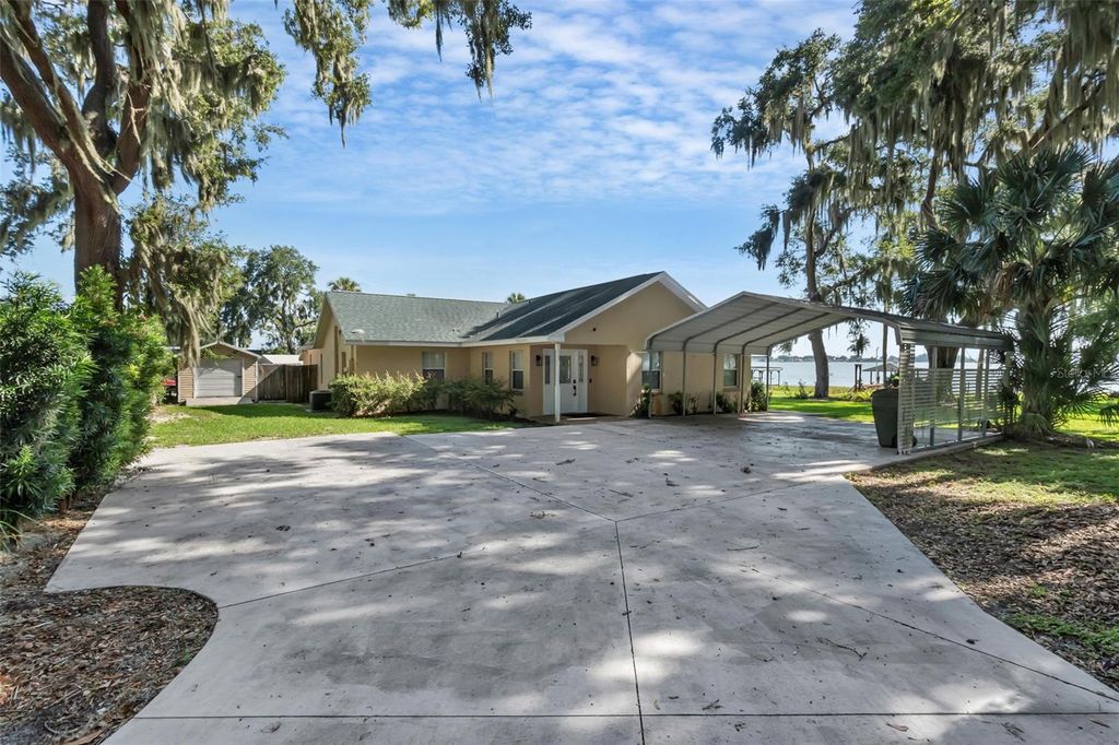 Image 5 of property listing at 606 N SHORE DRIVE, Leesburg, FL 34748