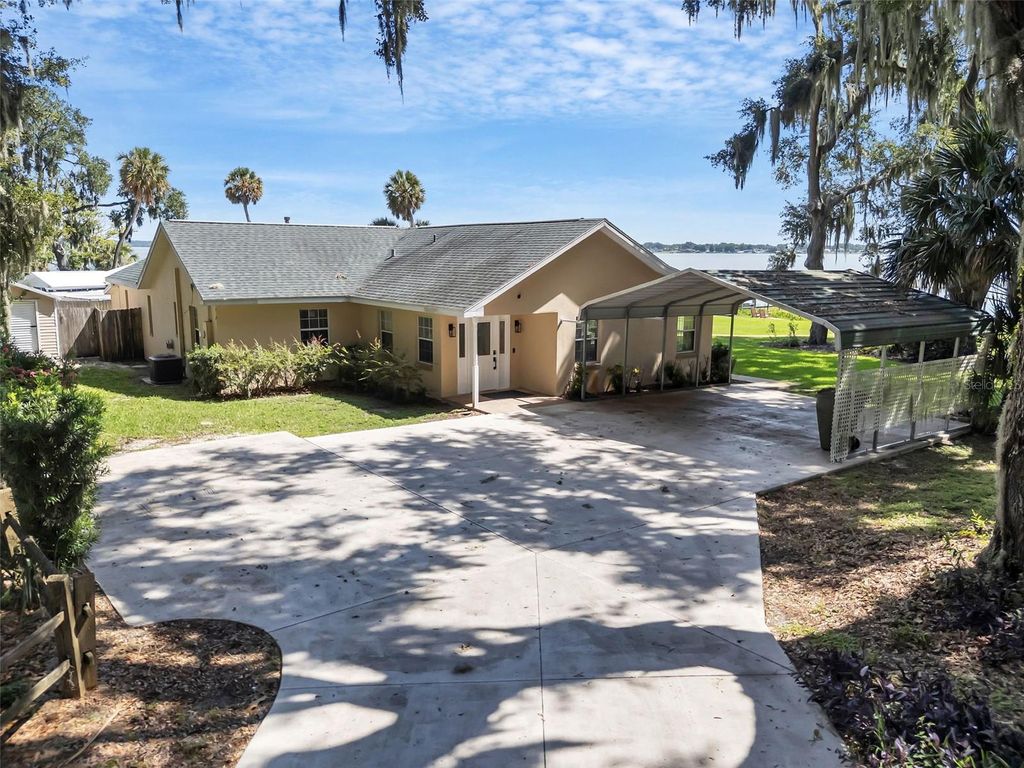 Image 6 of property listing at 606 N SHORE DRIVE, Leesburg, FL 34748