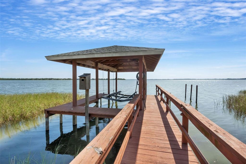 Image 55 of property listing at 606 N SHORE DRIVE, Leesburg, FL 34748