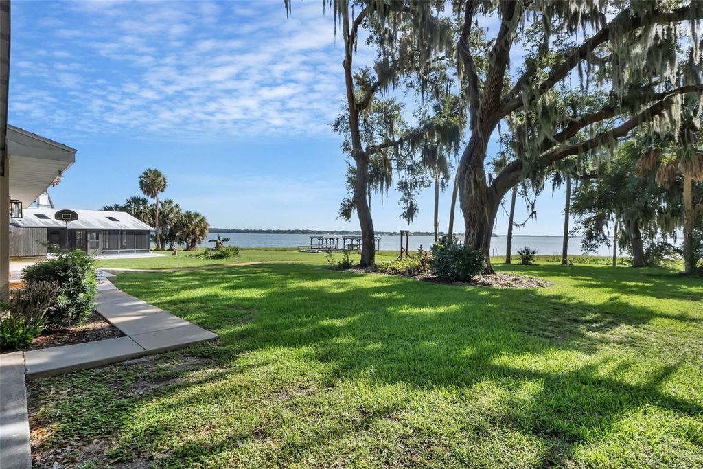 Image 64 of property listing at 606 N SHORE DRIVE, Leesburg, FL 34748