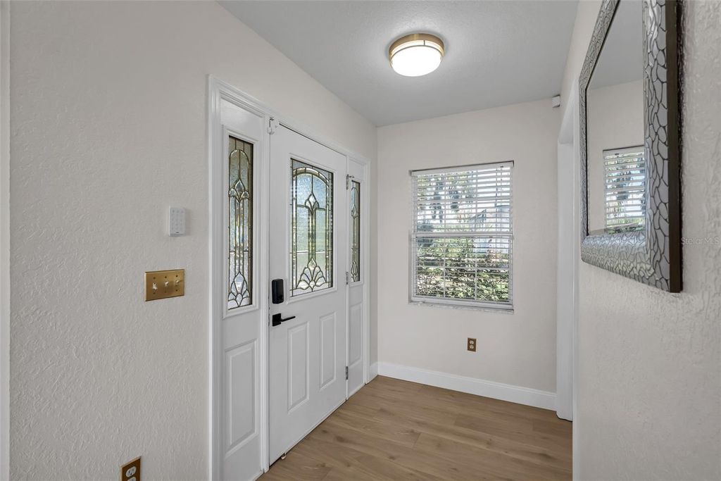 Image 10 of property listing at 606 N SHORE DRIVE, Leesburg, FL 34748