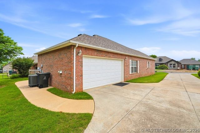 4306 Greentree Way 13, Sand Springs, OK 74063
