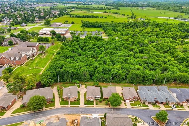 4306 Greentree Way 13, Sand Springs, OK 74063