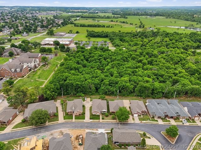 4306 Greentree Way 13, Sand Springs, OK 74063
