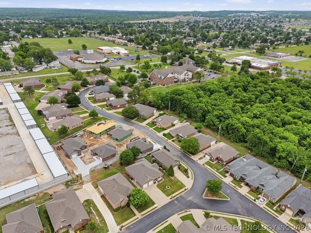 4306 Greentree Way 13, Sand Springs, OK 74063