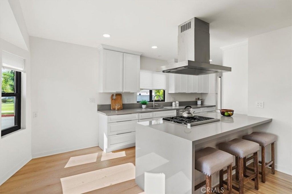 Image 12 of property listing at 3893 Cherrywood, Los Angeles, CA 90008