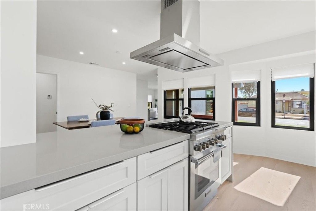 Image 13 of property listing at 3893 Cherrywood, Los Angeles, CA 90008