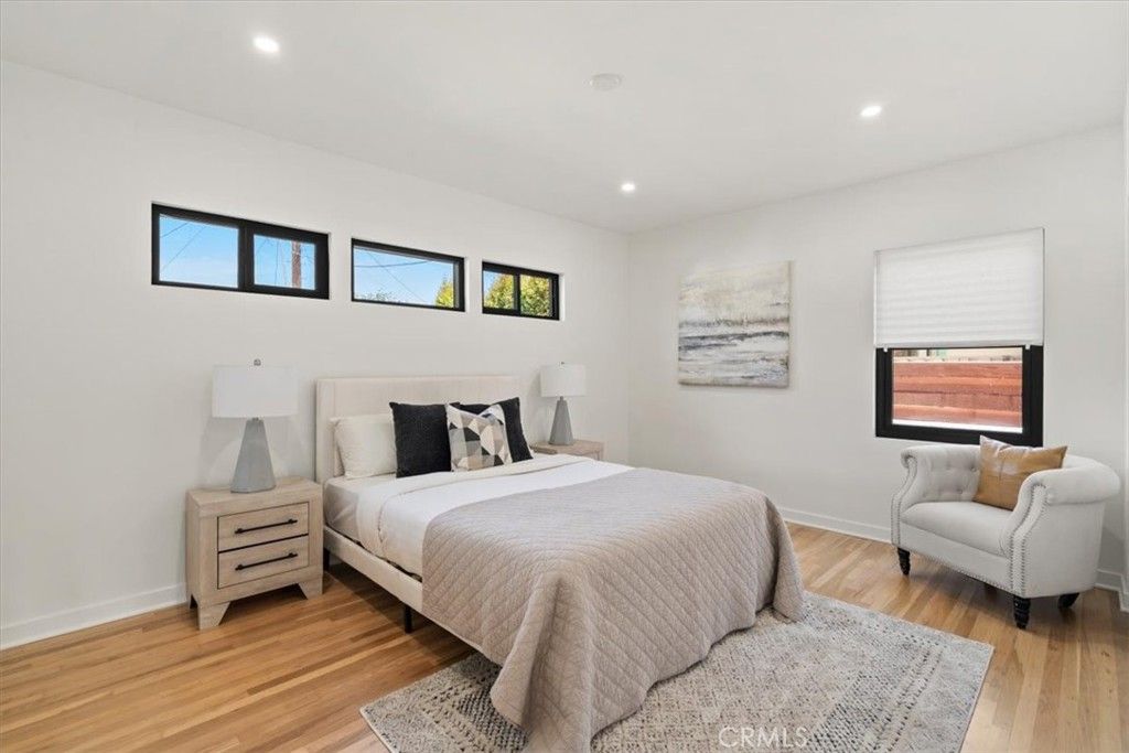 Image 16 of property listing at 3893 Cherrywood, Los Angeles, CA 90008