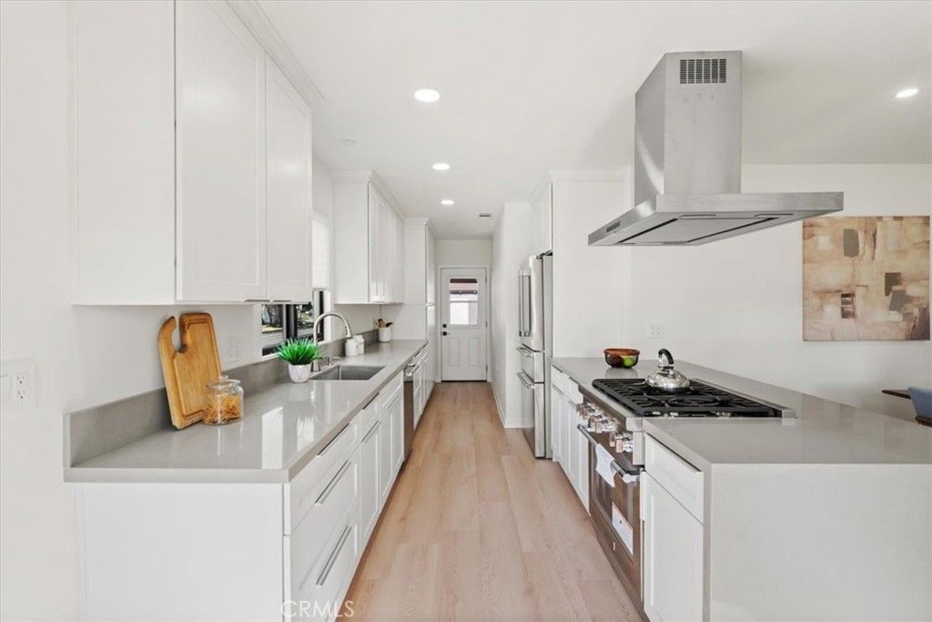 Image 18 of property listing at 3893 Cherrywood, Los Angeles, CA 90008