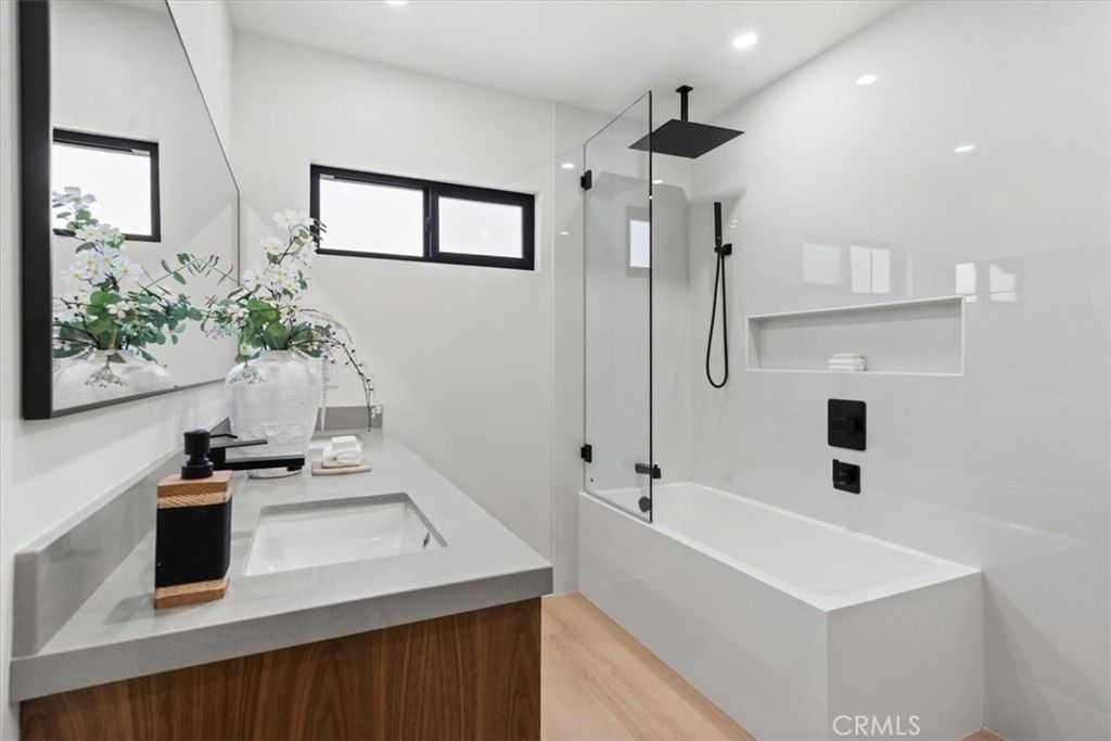 Image 19 of property listing at 3893 Cherrywood, Los Angeles, CA 90008
