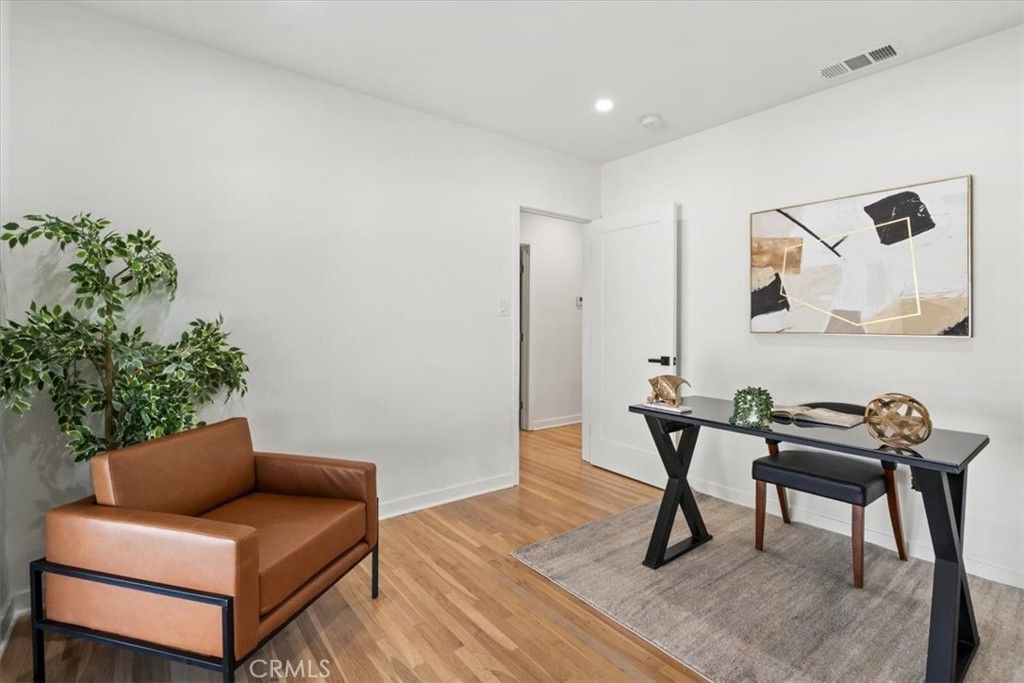 Image 26 of property listing at 3893 Cherrywood, Los Angeles, CA 90008