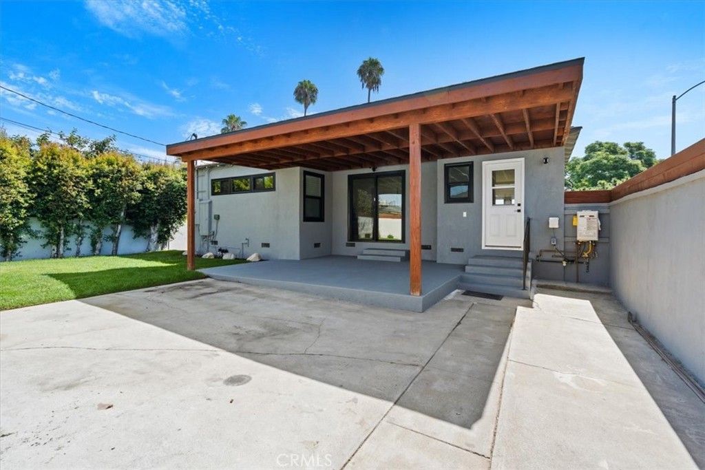 Image 30 of property listing at 3893 Cherrywood, Los Angeles, CA 90008