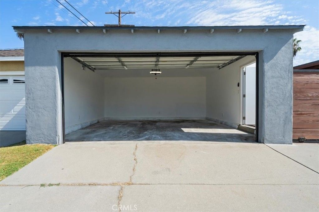 Image 33 of property listing at 3893 Cherrywood, Los Angeles, CA 90008