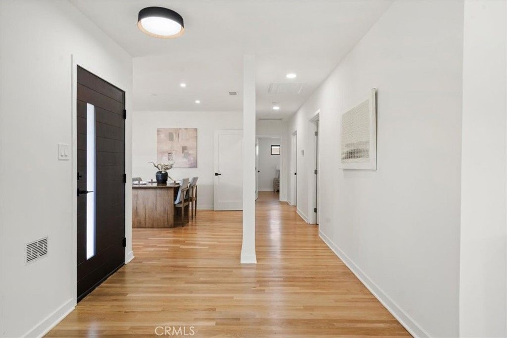 Image 7 of property listing at 3893 Cherrywood, Los Angeles, CA 90008