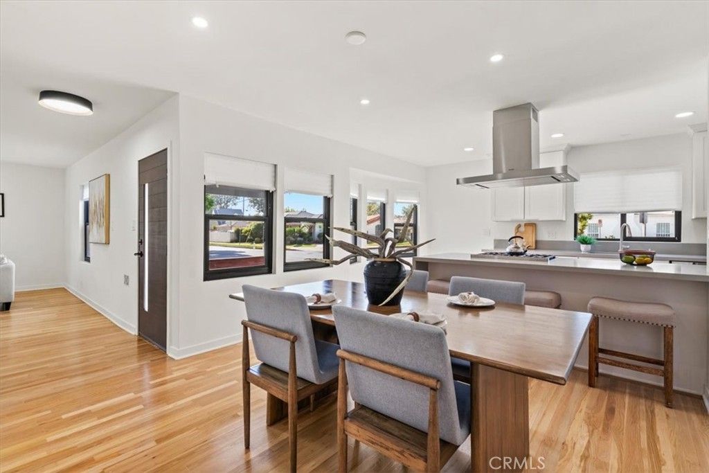 Image 9 of property listing at 3893 Cherrywood, Los Angeles, CA 90008