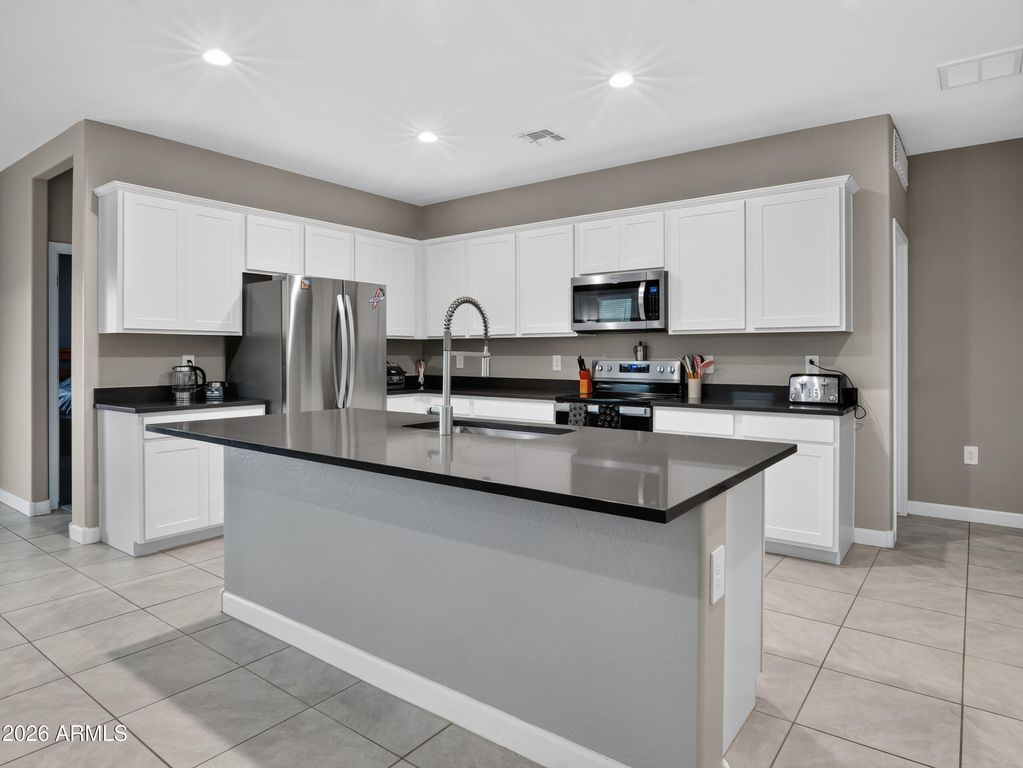 37008 N HINTERWALD Way, San Tan Valley, AZ 85143 — photo 4