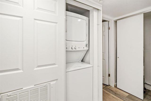 2224 BAHIA VISTA STREET E1, Sarasota, FL 34239