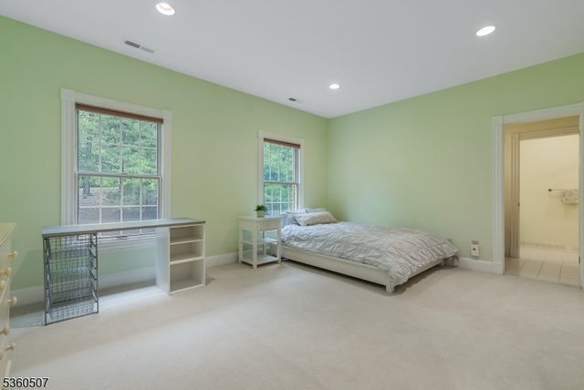 10 Beacon Hill Dr, Chester Twp., NJ 07930