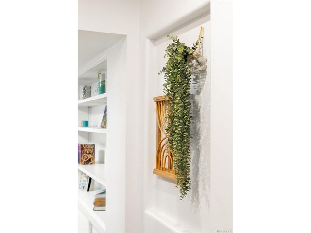 2250 N Monaco Pkwy, Denver, CO 80207