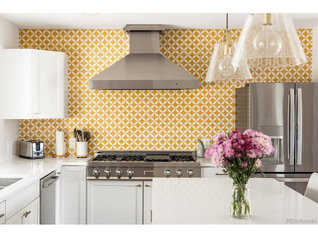 2250 N Monaco Pkwy, Denver, CO 80207