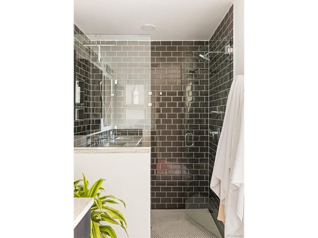 2250 N Monaco Pkwy, Denver, CO 80207