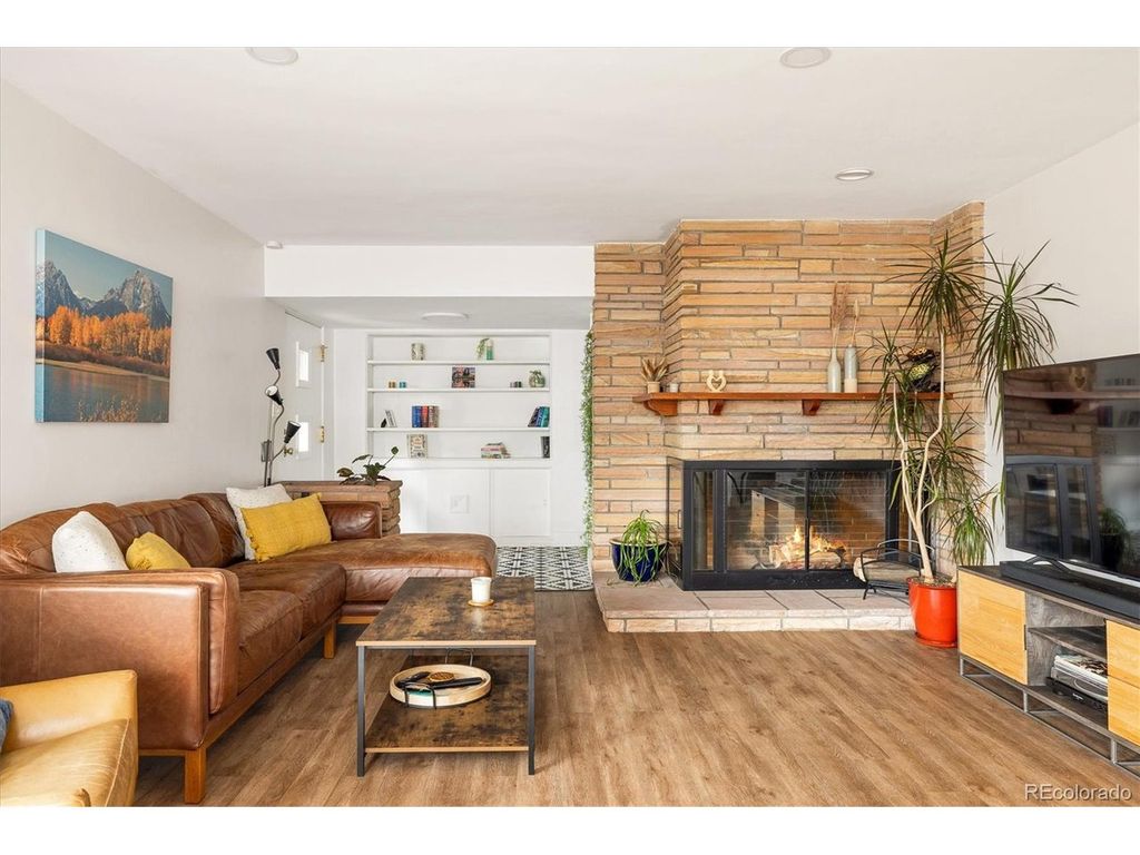 2250 N Monaco Pkwy, Denver, CO 80207