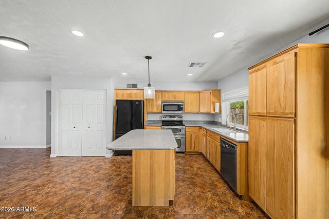 855 W LINDNER Avenue, Mesa, AZ 85210