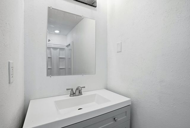 11712 N King Arthur Dr, Spokane, WA 99218