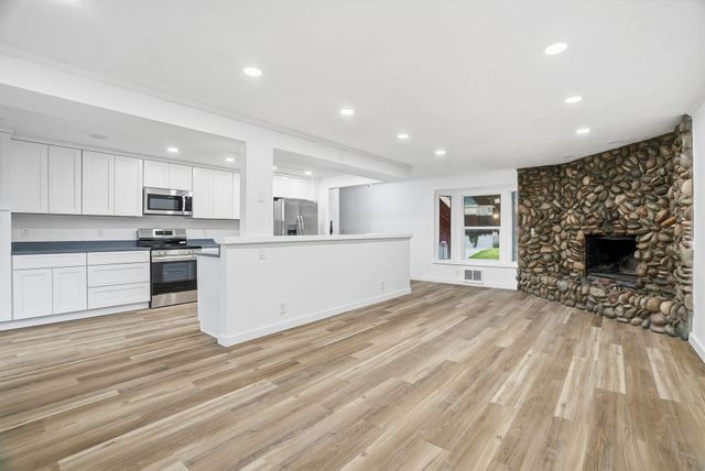 11712 N King Arthur Dr, Spokane, WA 99218