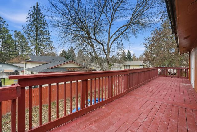 11712 N King Arthur Dr, Spokane, WA 99218