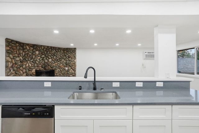 11712 N King Arthur Dr, Spokane, WA 99218