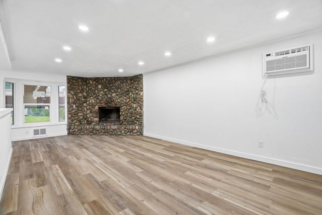 11712 N King Arthur Dr, Spokane, WA 99218