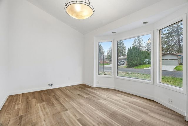 11712 N King Arthur Dr, Spokane, WA 99218