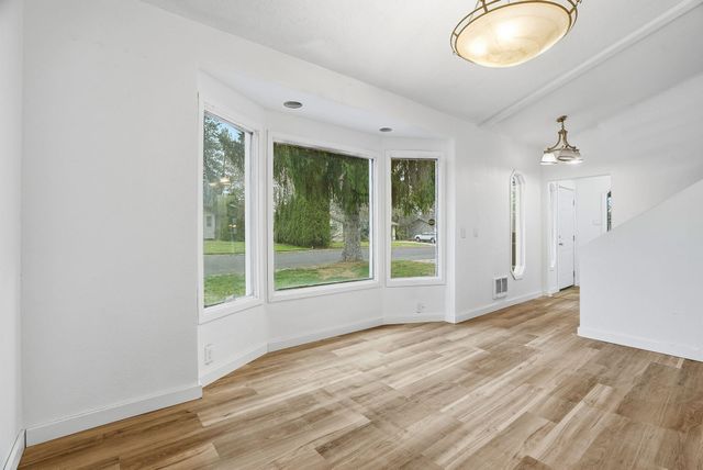 11712 N King Arthur Dr, Spokane, WA 99218