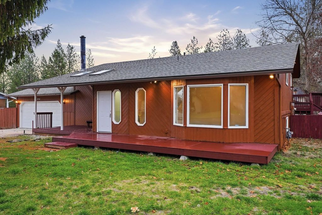 11712 N King Arthur Dr, Spokane, WA 99218